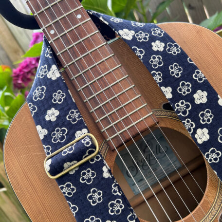 Boucle de réglage Sangle de guitare indigo fleurs de sakura atelier tango&k