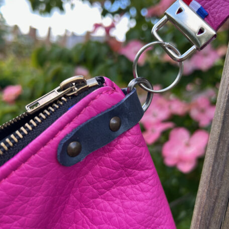 Sac minimaliste cuir fuschia attaches atelier tango&k