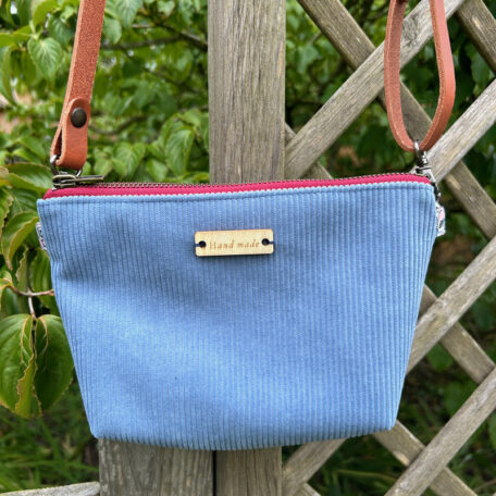 Sac minimaliste velours bleu sangle cuir atelier tango&k