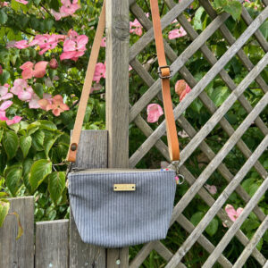 Sac minimaliste velours gris souris anse cuir atelier tango&k