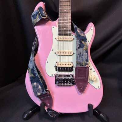 Sangle fleurie hippie chic bleue cuir et surpiqûre aubergine atelier tango&k