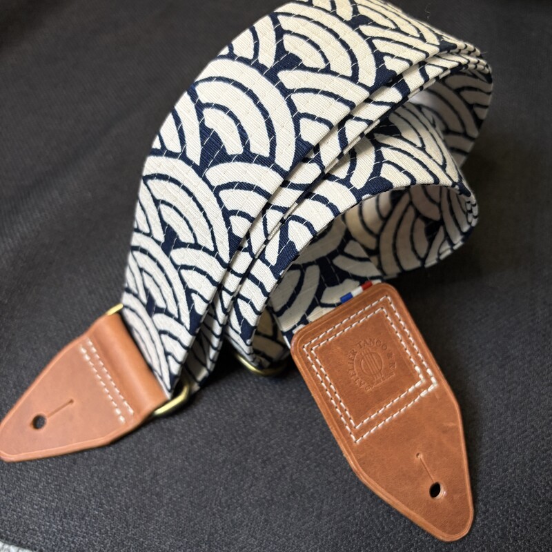 Sangle de guitare Onami cuir auburn atelier Tango&k