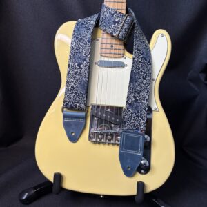 Sangle de guitare rustique indigo Hoshi-Ai cuir bleu paon atelier Tango&k (4)