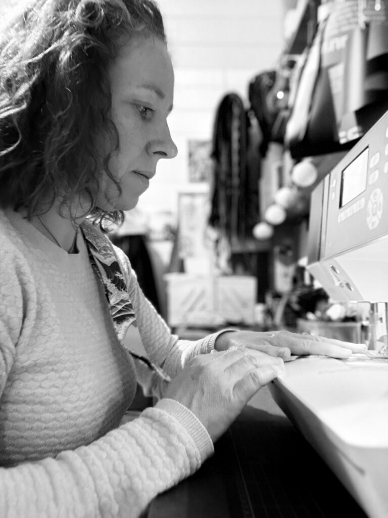 Fabrication à la main en Bretagne des sangles de guitare atelier Tango&K (2)