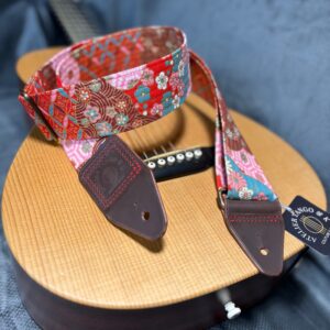 Sangle de guitare faite à la main en tissu japonais et cuir modèle akebono atelier tango&k (3)