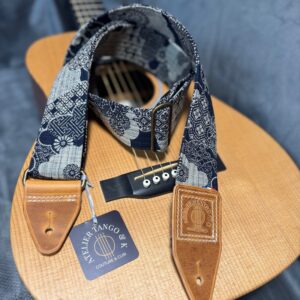 Sangle de guitare faite à la main en tissu japonais et cuir modèle shizuka atelier tango&k (8)