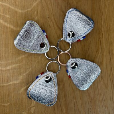 Porte mediator cuir fantaisie gris brillant atelier Tango&k (2)