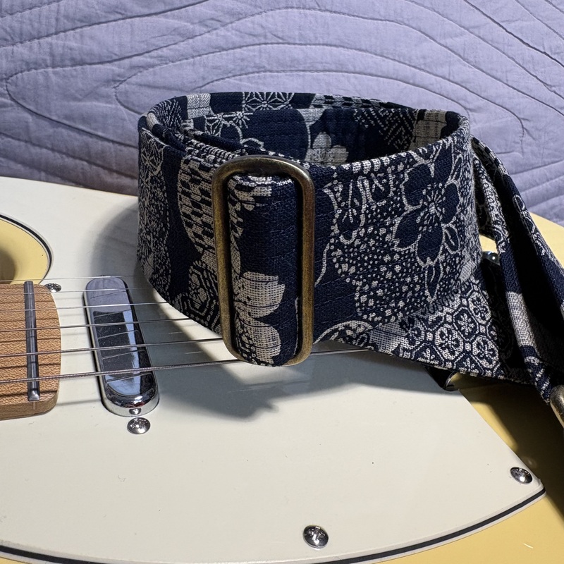 Sangle de guitare Shizuka cuir noir atelier Tango&k® (4)