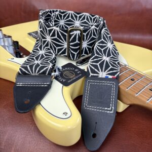 Sangle de guitare hoshizora noire et blanche atelier tango&k (1)