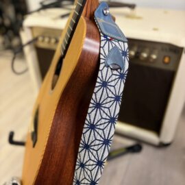 sangle guitare tissu japonais et porte mediator intégré cuir atelier tango&k (1)