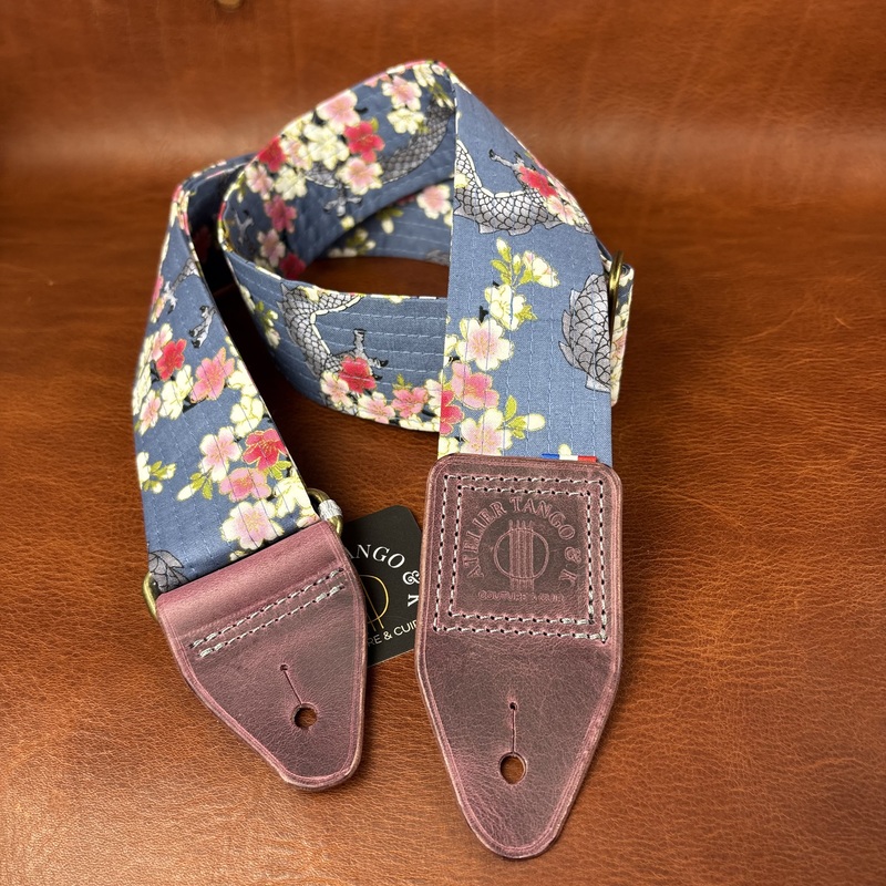 Sangle de guitare tissu japonais et cuir modèle Ryuka fleur de dragon atelier tango&k (2)