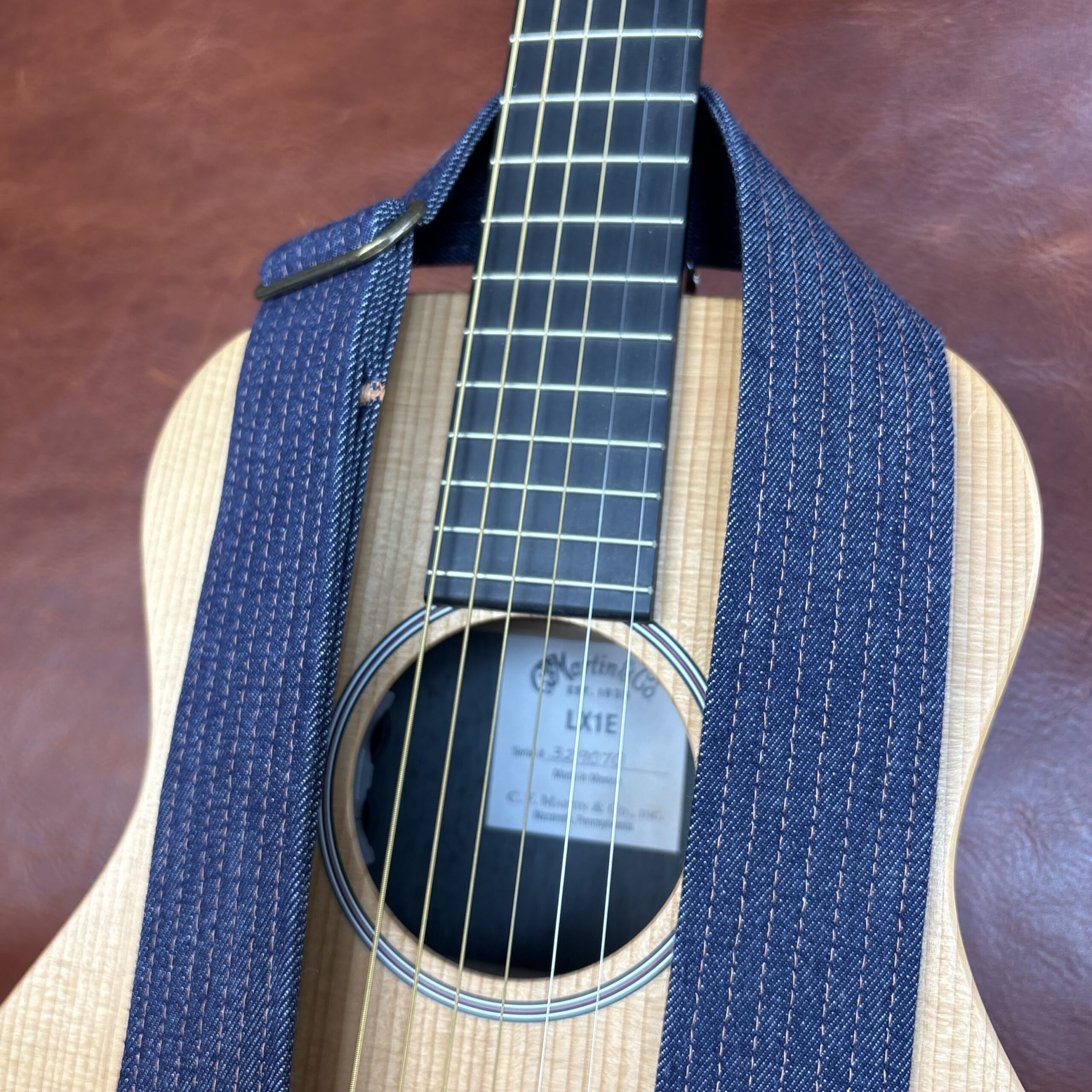 Sangle de guitare denim brut revalorisé atelier tango&k (2)
