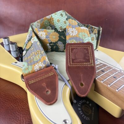 Sangle de guitare Midori no Katachi en tissu japonais et cuir auburn atelier Tango&K (4)