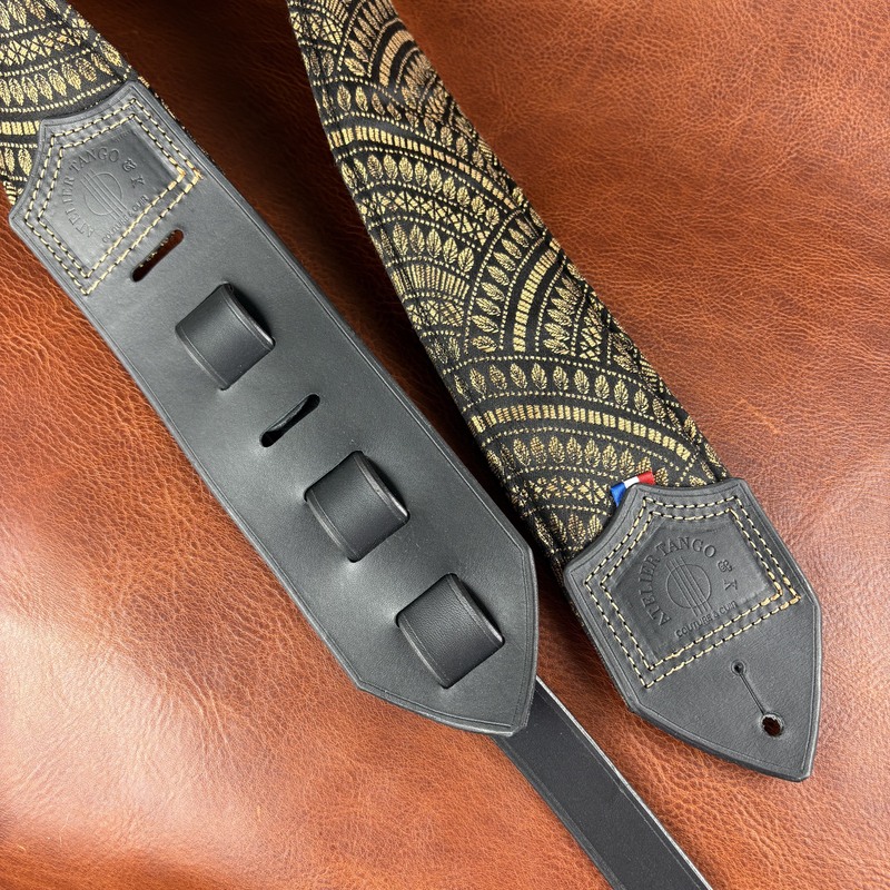 Sangle de guitare artisanale en cuir et tissu jacquard noir et or Ker'Rock atelier Tango&K (1)