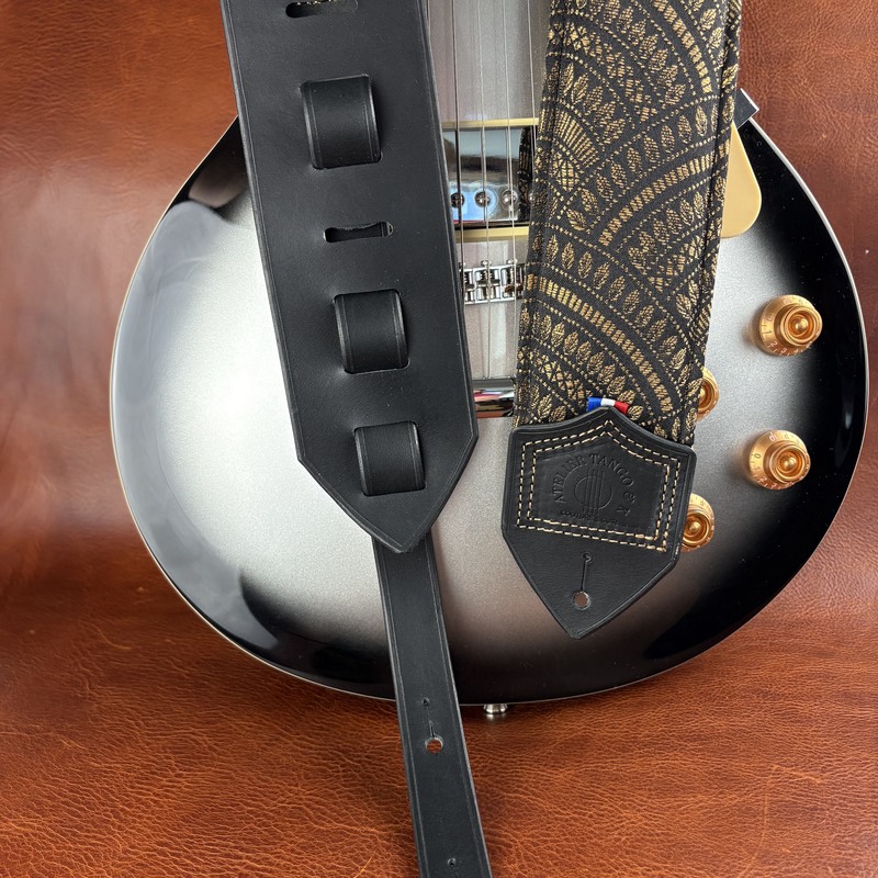 Sangle de guitare artisanale en cuir et tissu jacquard noir et or Ker'Rock atelier Tango&K (5)