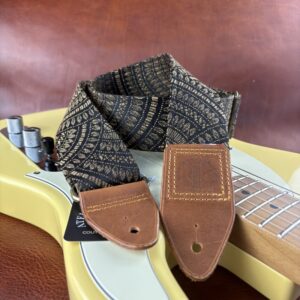 Sangle de guitare artisanale en tissu japonais et cuir Kin no Sazanami atelier Tango&K pièce unique (4)