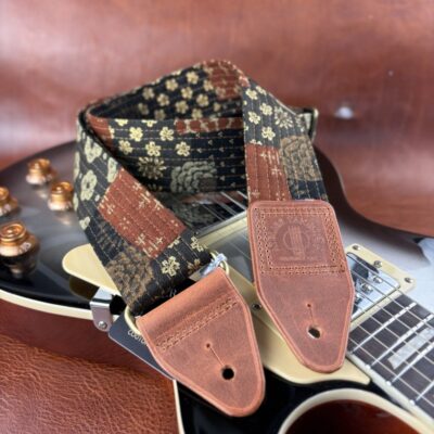 Sangle de guitare artisanale en tissu japonais et cuir Shizuka no Hana atelier Tango&K pièce unique (4)
