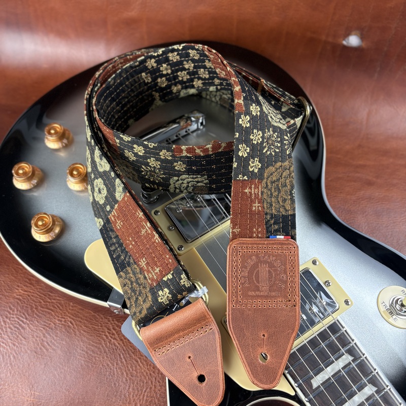 Sangle de guitare artisanale en tissu japonais et cuir Shizuka no Hana atelier Tango&K pièce unique (6)
