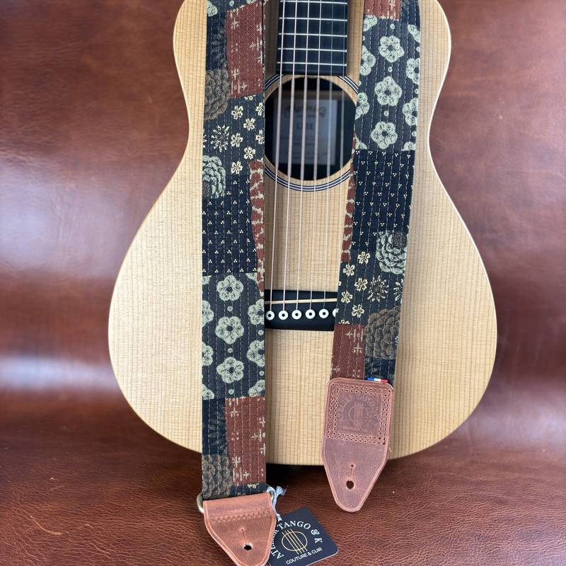 Sangle de guitare artisanale en tissu japonais et cuir Shizuka no Hana atelier Tango&K pièce unique (7)