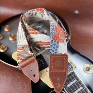 Sangle de guitare artisanale en tissu japonais et cuir Tsuru no Mai atelier Tango&K pièce unique (5)
