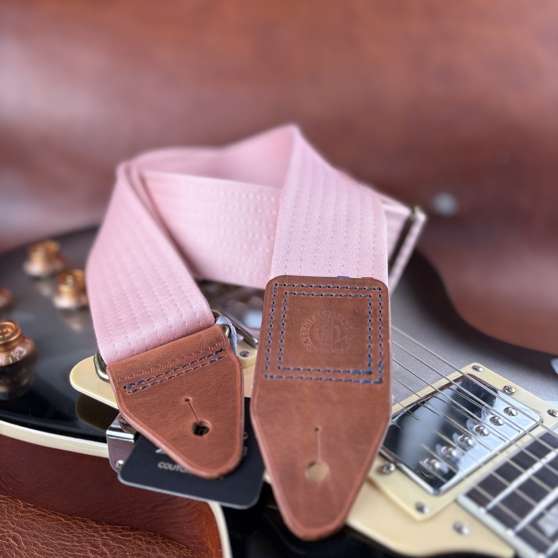 Sangle de guitare ballerine en tissu upcyclé et cuir auburn atelier Tango&K (2)