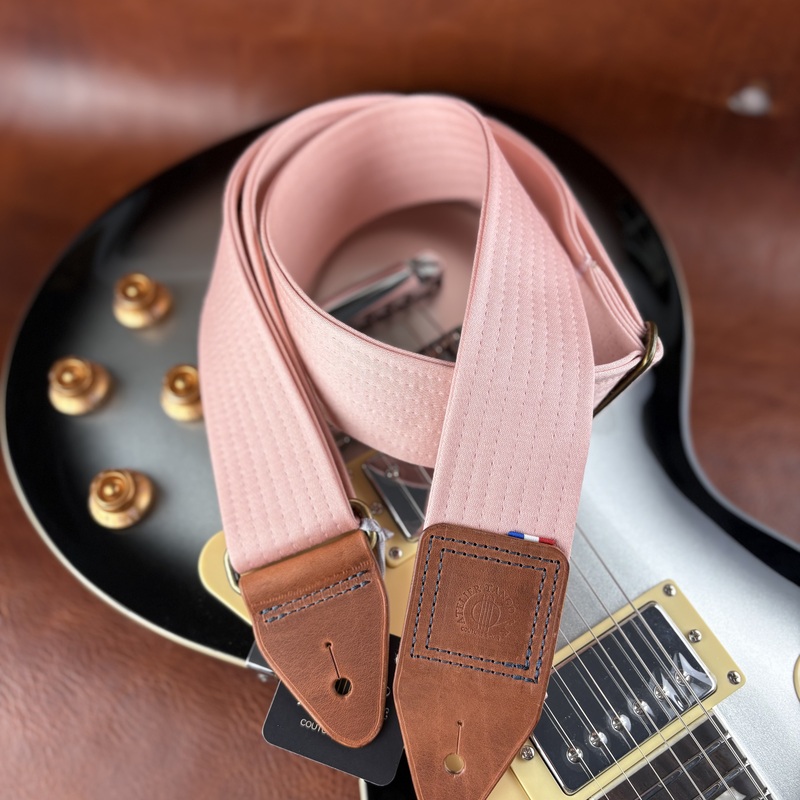 Sangle de guitare ballerine en tissu upcyclé et cuir auburn atelier Tango&K (4)