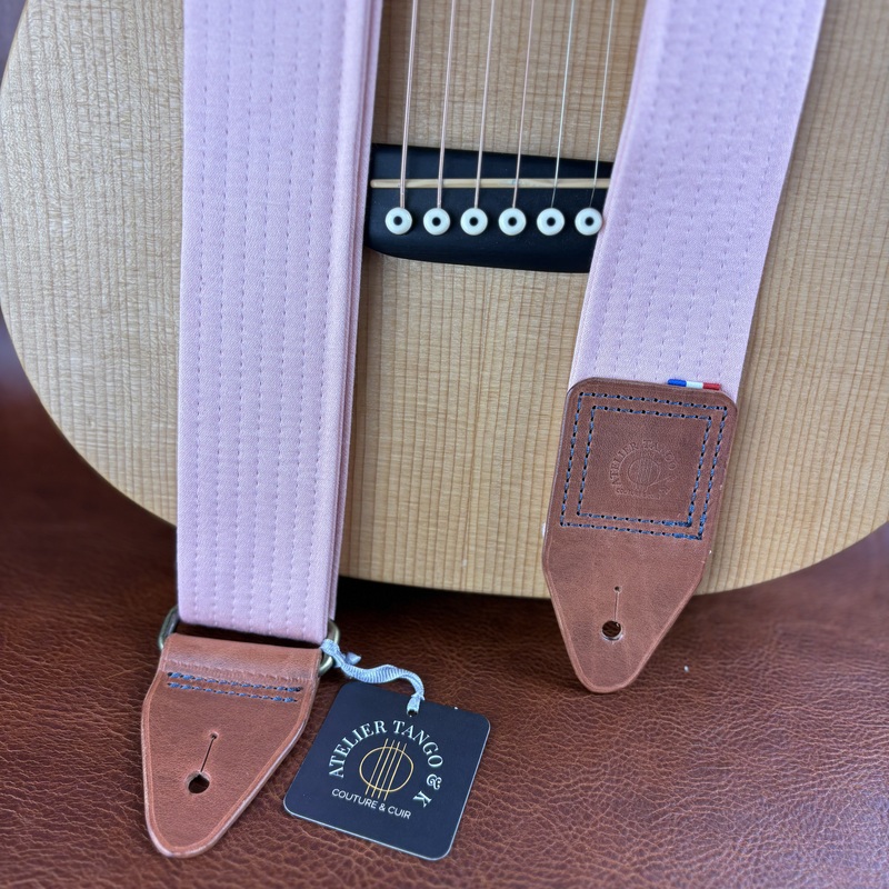 Sangle de guitare ballerine en tissu upcyclé et cuir auburn atelier Tango&K (6)