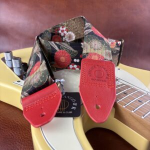 Sangle de guitare tissu japonais et cuir rouge modèle Yoru Tsuru-grues de nuit atelier tango&k (2)